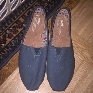 Women’s toms